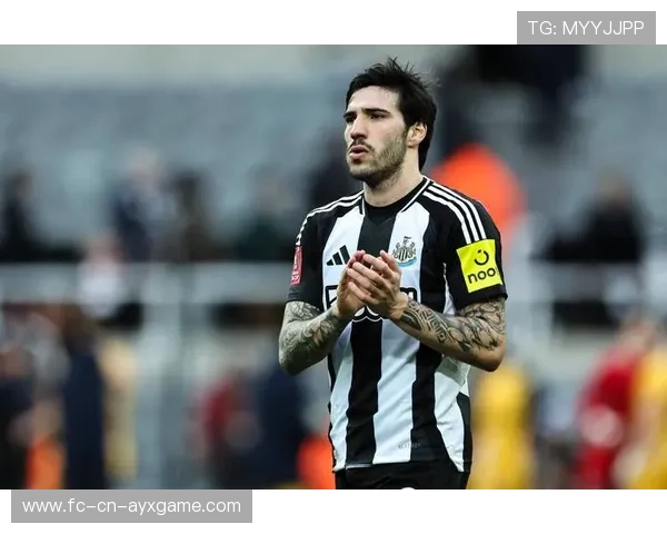 主帅被记者激怒,当场怒撕麦克风 主帅被记者激怒,当场怒撕麦克风