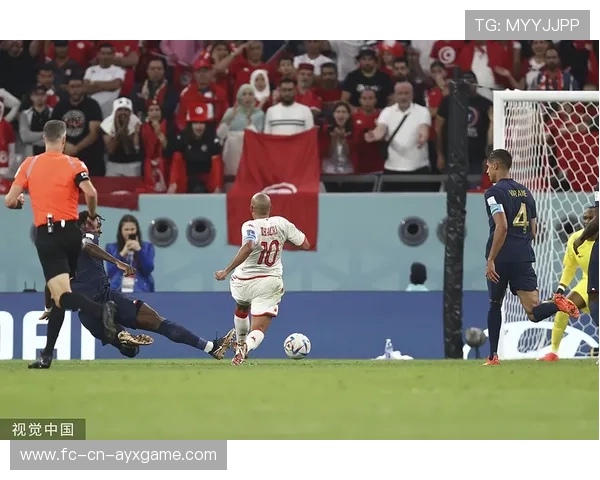 十人热刺4-0哥本哈根 范德芬全场奔袭一条龙，热刺一哥是谁