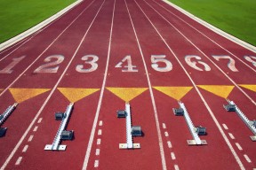 世界风帆冲浪锦标赛 风力超15节 比赛难度飙升